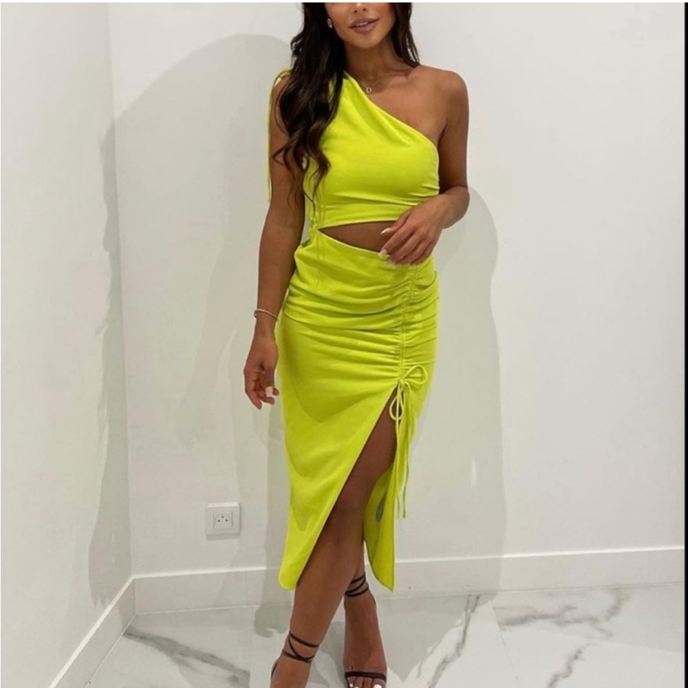 ZARA Neon One Shoulder Cutout Midi Dress Size Medium [9878-110-520]
